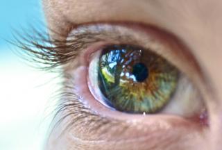 Expertos en Oftalmología abogan por estandarizar la corrección del astigmatismo durante la cirugía de cataratas